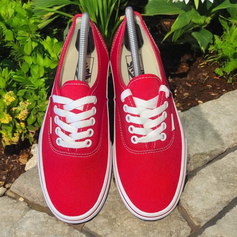 Van’s in Authentic Red & White Brand NEW never worn Sneakers Mens 8 Women’s 9.5